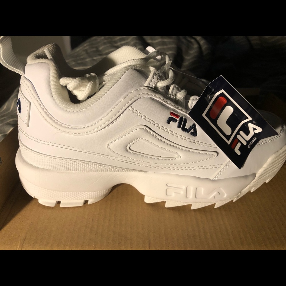 Brand new Filas with tag
